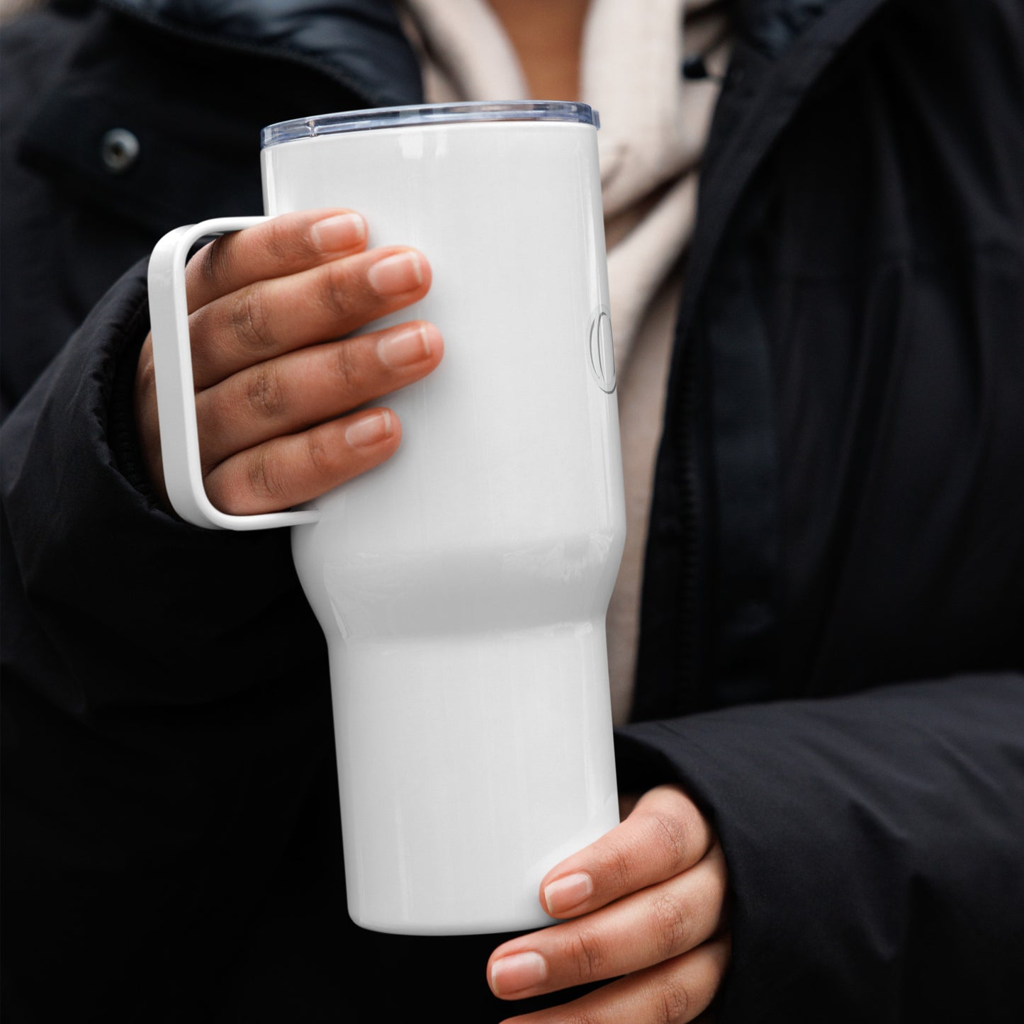 Travel mug with a handle